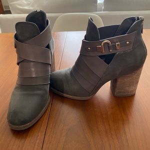 Isola Labradora Block Heel Bootie
